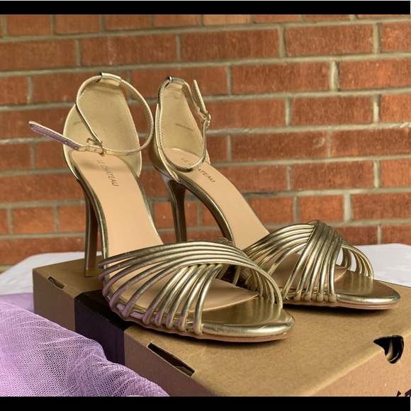 NIB🌹 Gold Cross Strapped Heeled Sandals - Picture 2 of 4